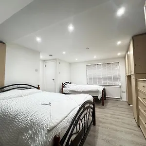 Stayeasy En-suite London
