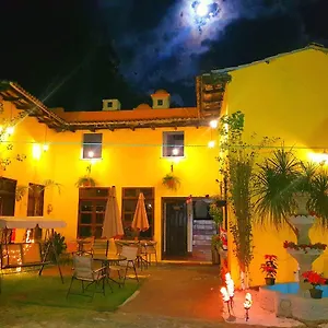 hotel-casa-del-cerro.guatemalaantiguahotels.com/